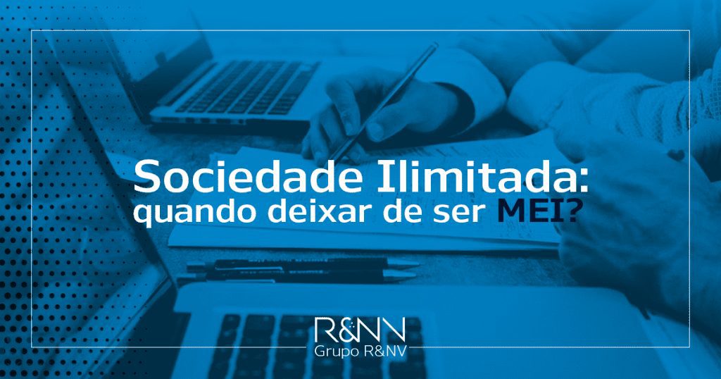 Duas pessoas trabalhando