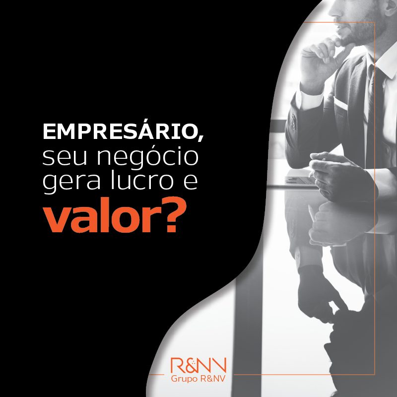 Empresário pensando se a empresa tem lucro e valor